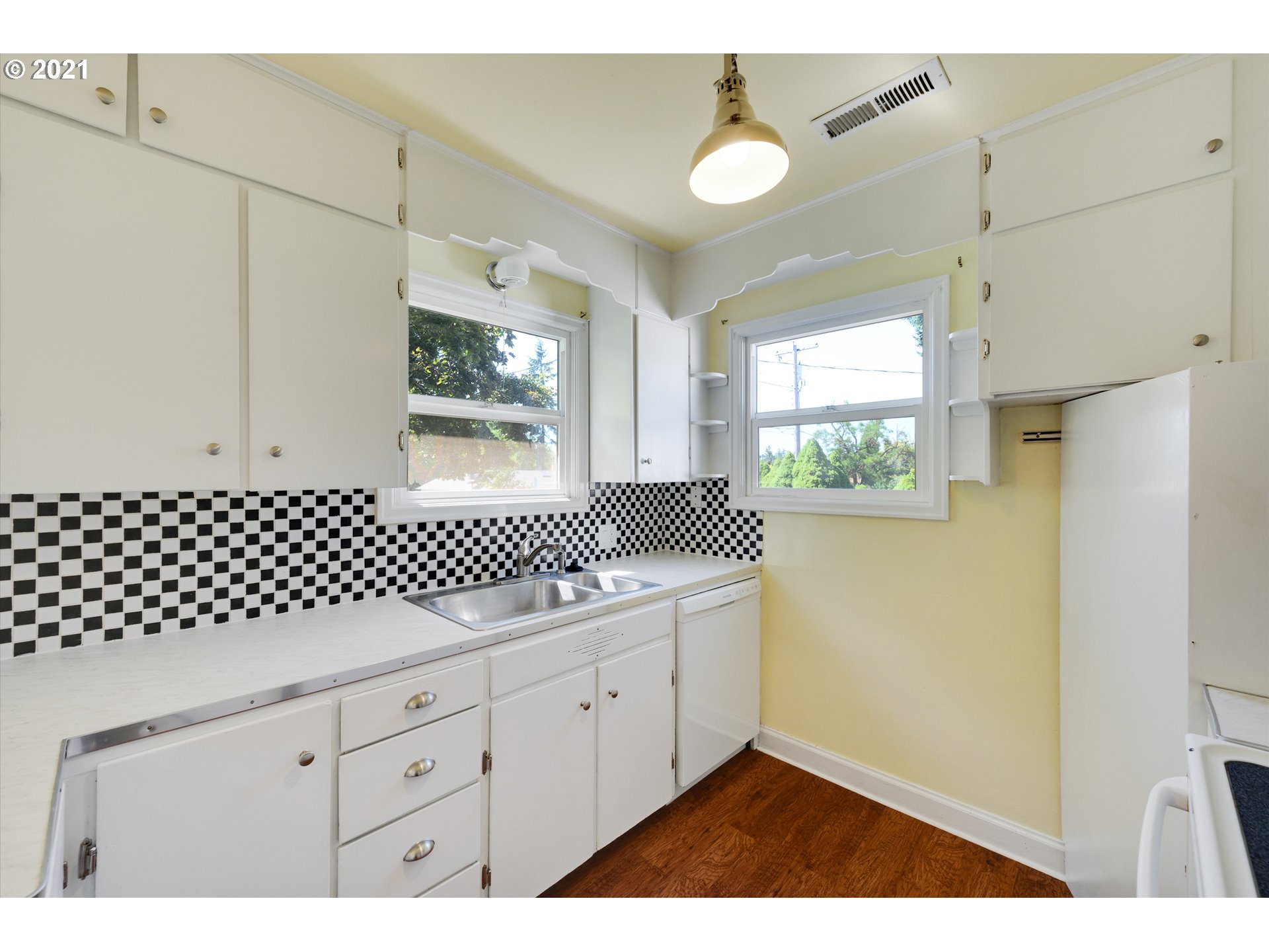 1019 South South End Road Oregon City, OR 97045 - Photo 7 of 28 Gallery Image 7