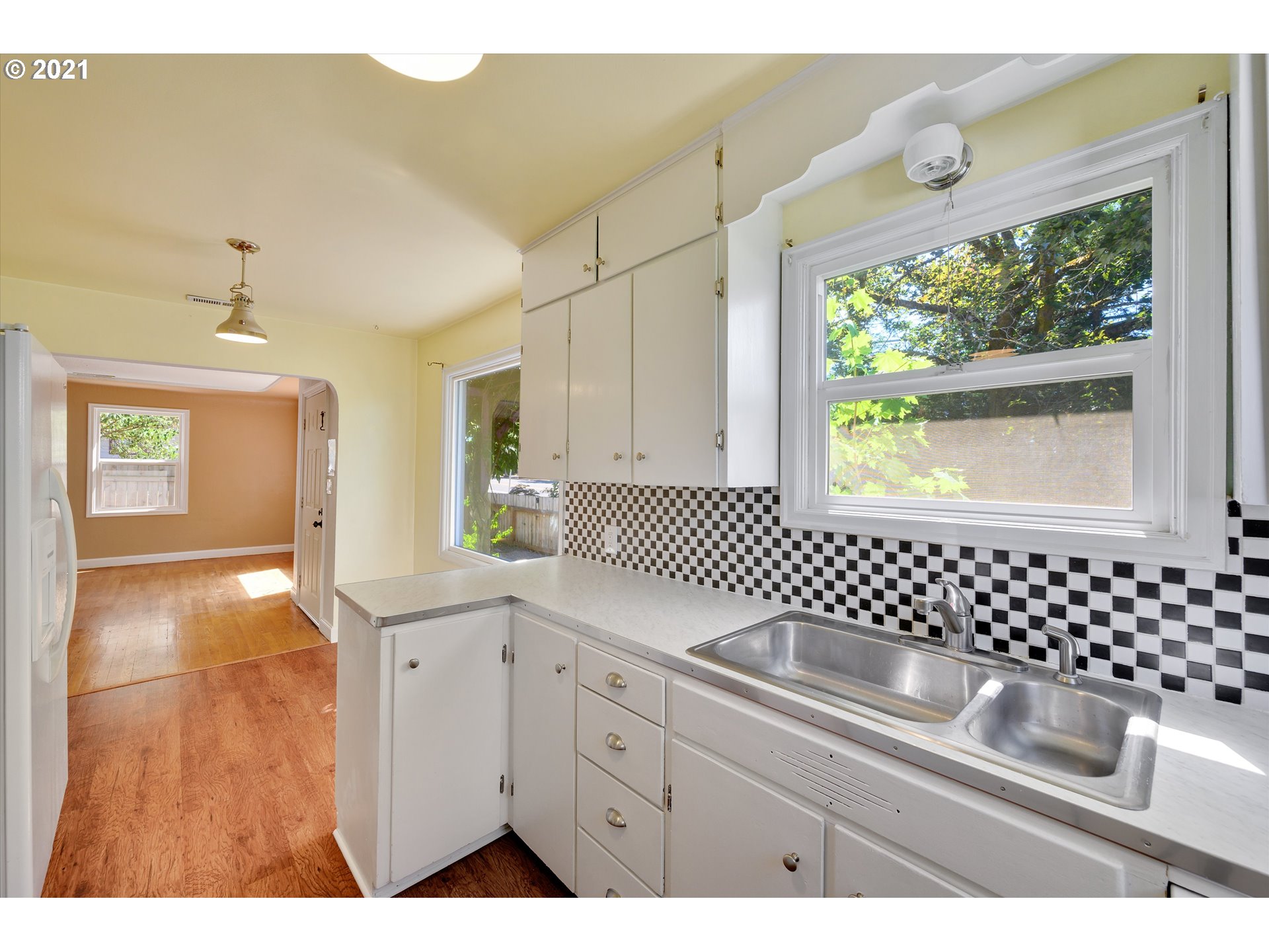 1019 South South End Road Oregon City, OR 97045 - Photo 8 of 28 Gallery Image 8