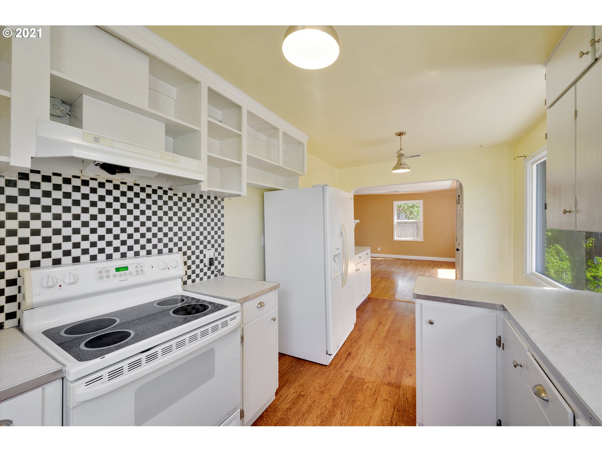 1019 South South End Road Oregon City, OR 97045 - Photo 9 of 28 Gallery Image 9