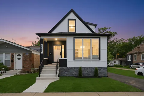 $390,000 | 1513 West 61st Street, Chicago, IL 60636