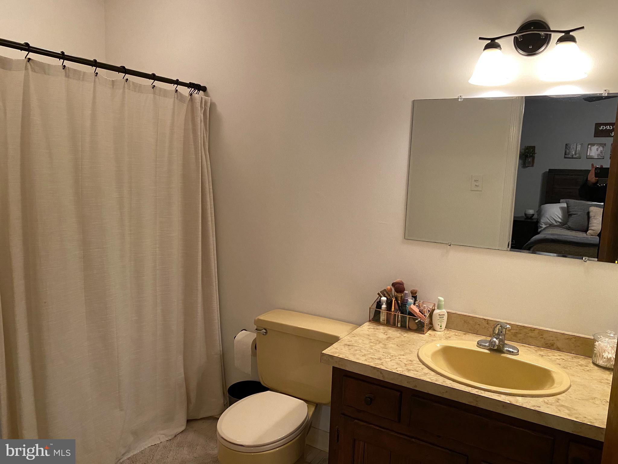 2579 Hill Road Green Lane, PA 18054 - Photo 15 of 27 Master Bathroom
