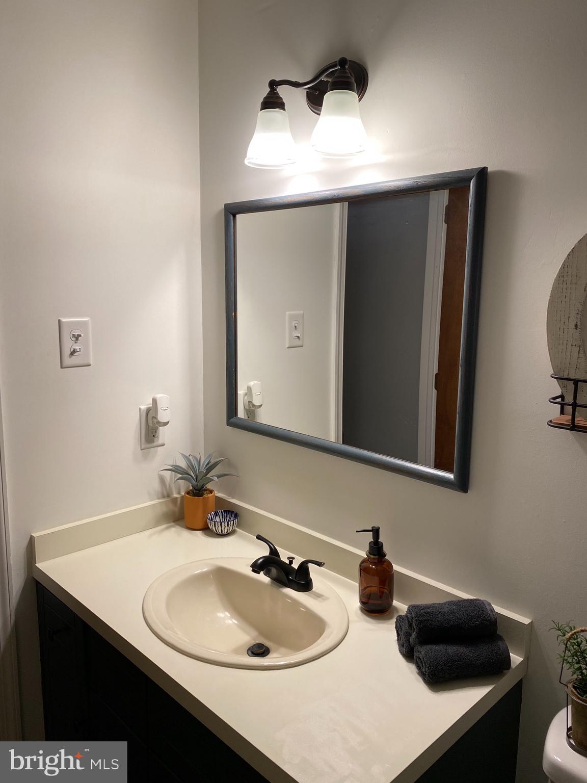 2579 Hill Road Green Lane, PA 18054 - Photo 17 of 27 Bathroom 2