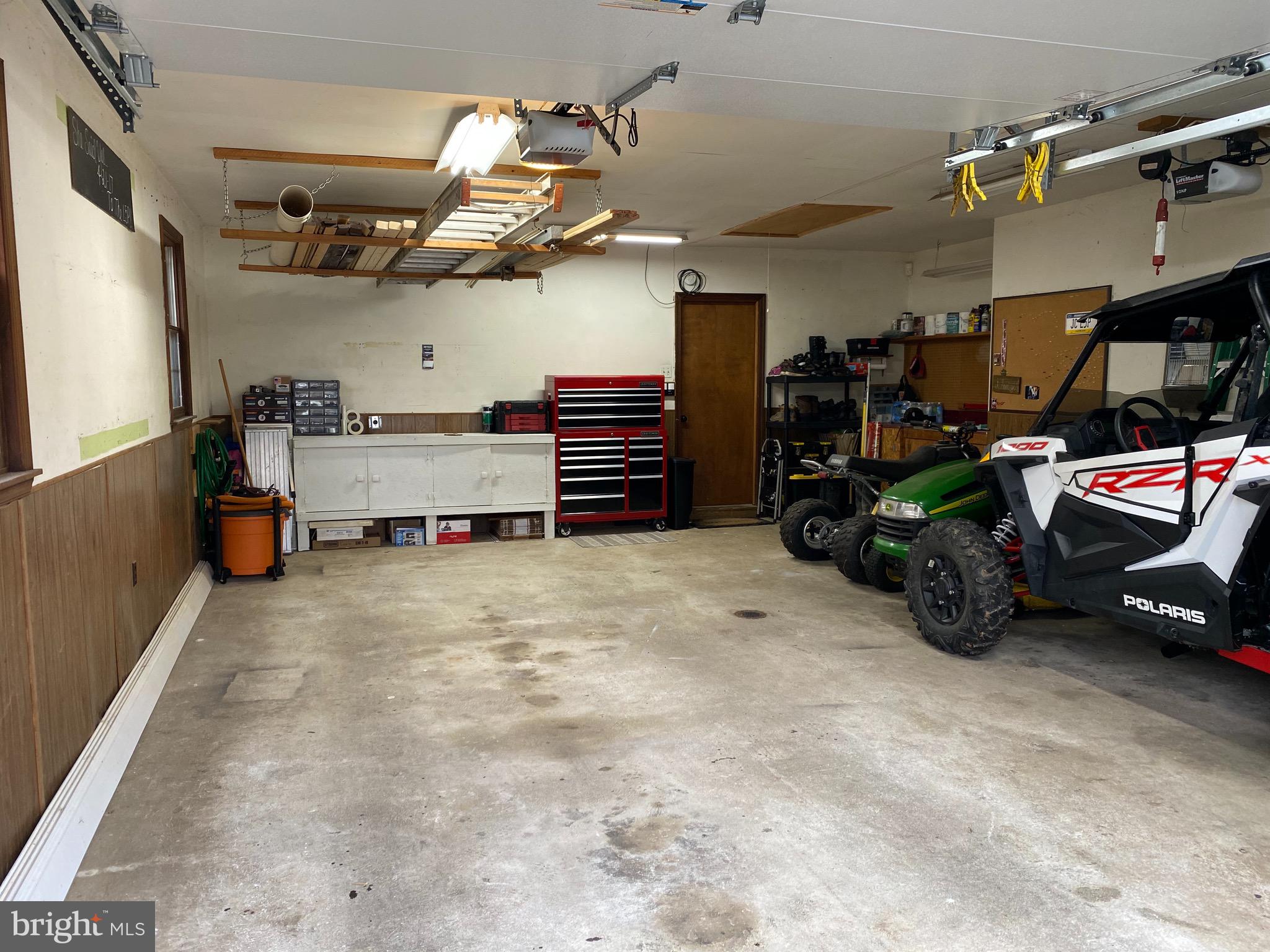 2579 Hill Road Green Lane, PA 18054 - Photo 25 of 27 Garage