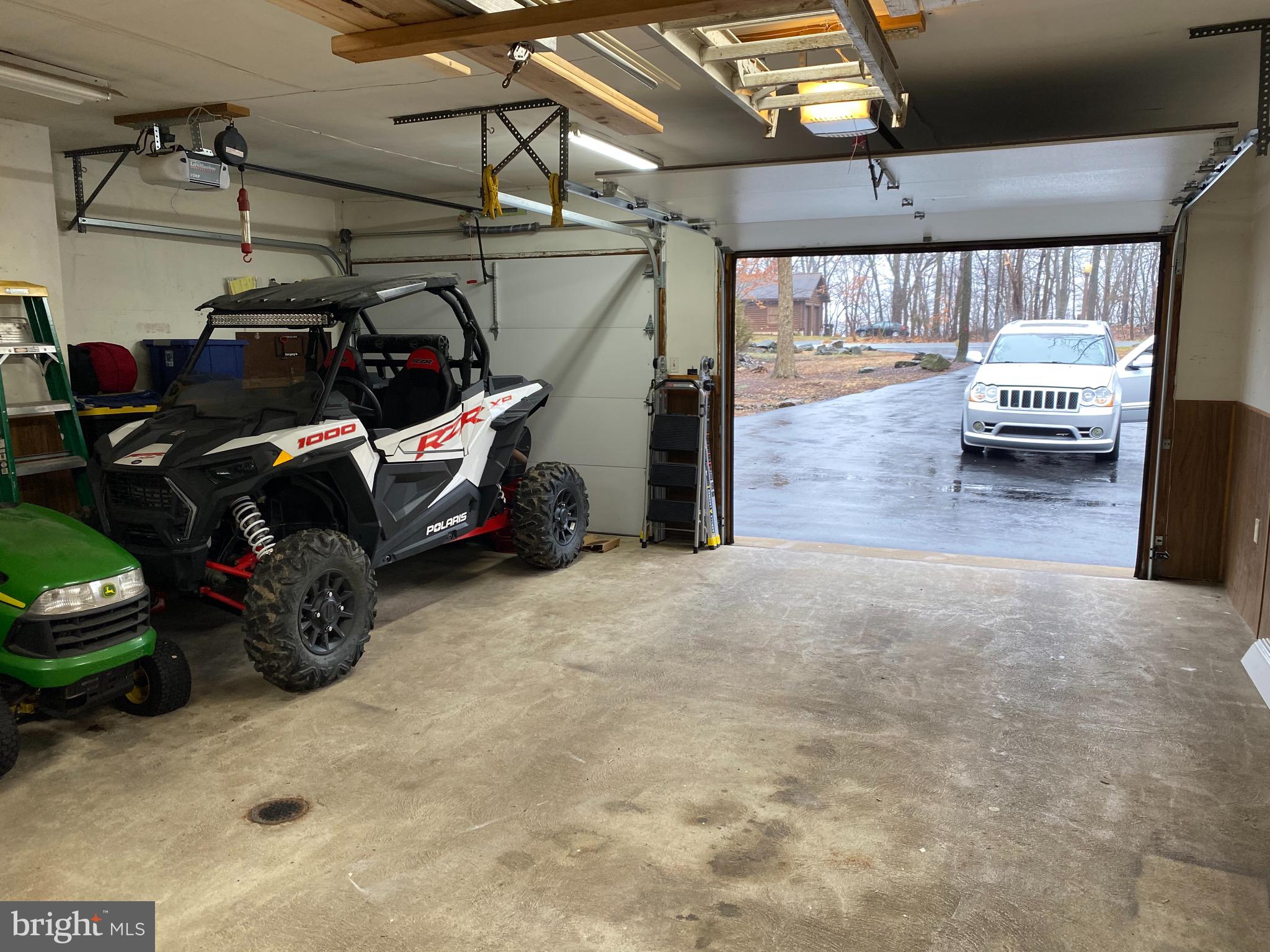 2579 Hill Road Green Lane, PA 18054 - Photo 26 of 27 Garage