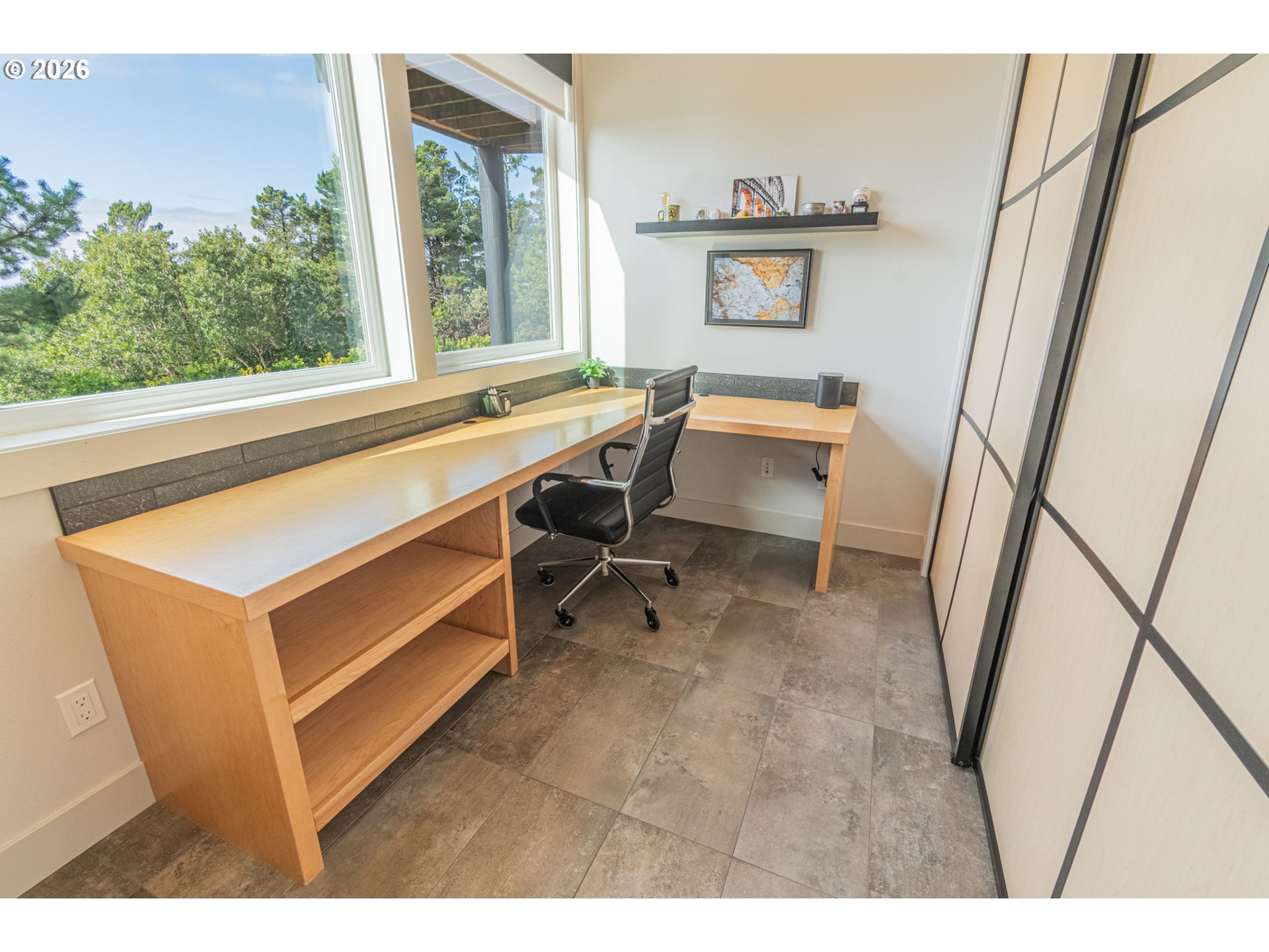 11 Fawn Ridge Lane Florence, OR 97439 - Photo 11 of 17 a room with table and chair