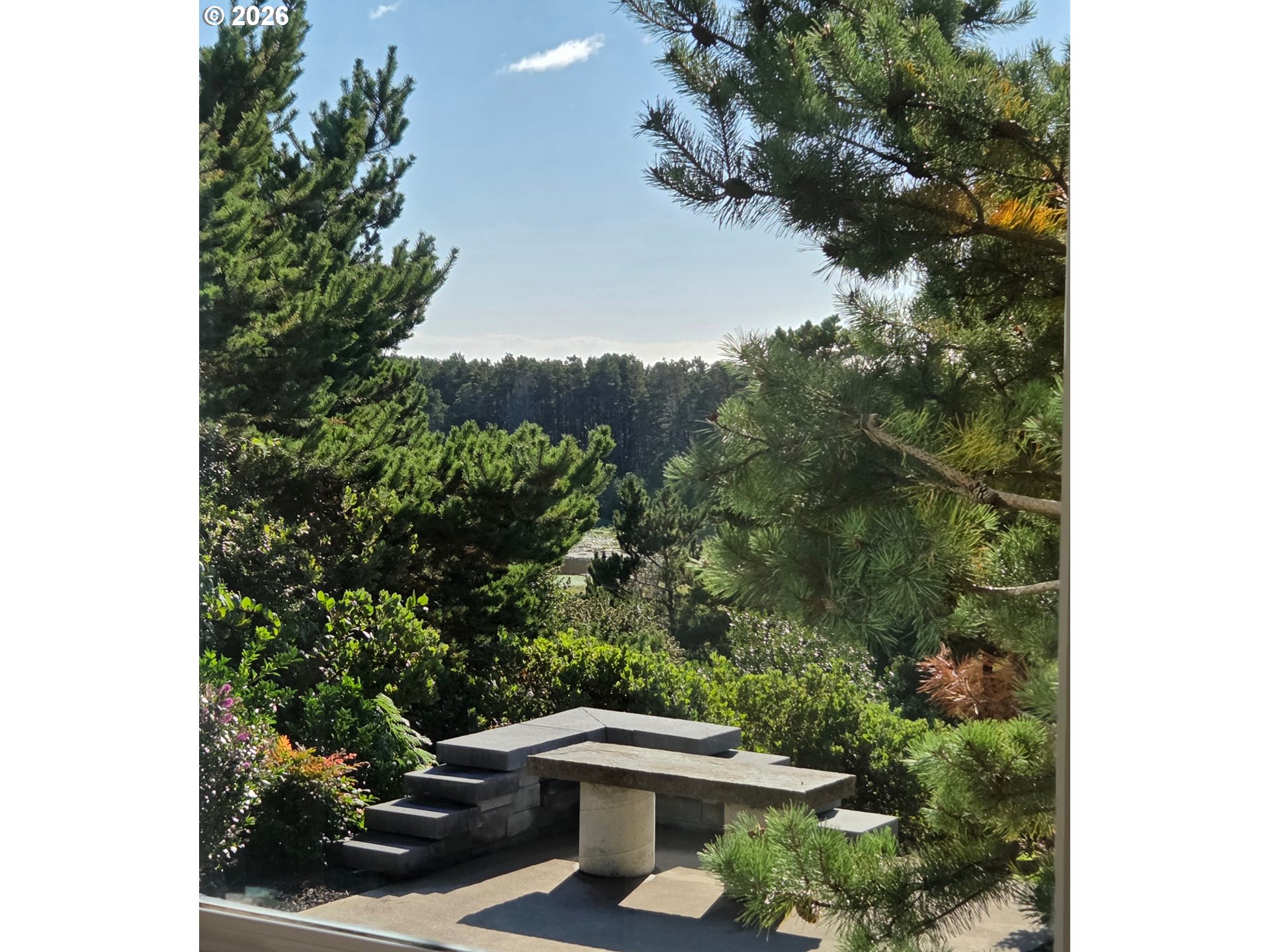 11 Fawn Ridge Lane Florence, OR 97439 - Photo 15 of 17 a view of a balcony with an outdoor seating