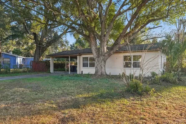 a view of a house with a yard