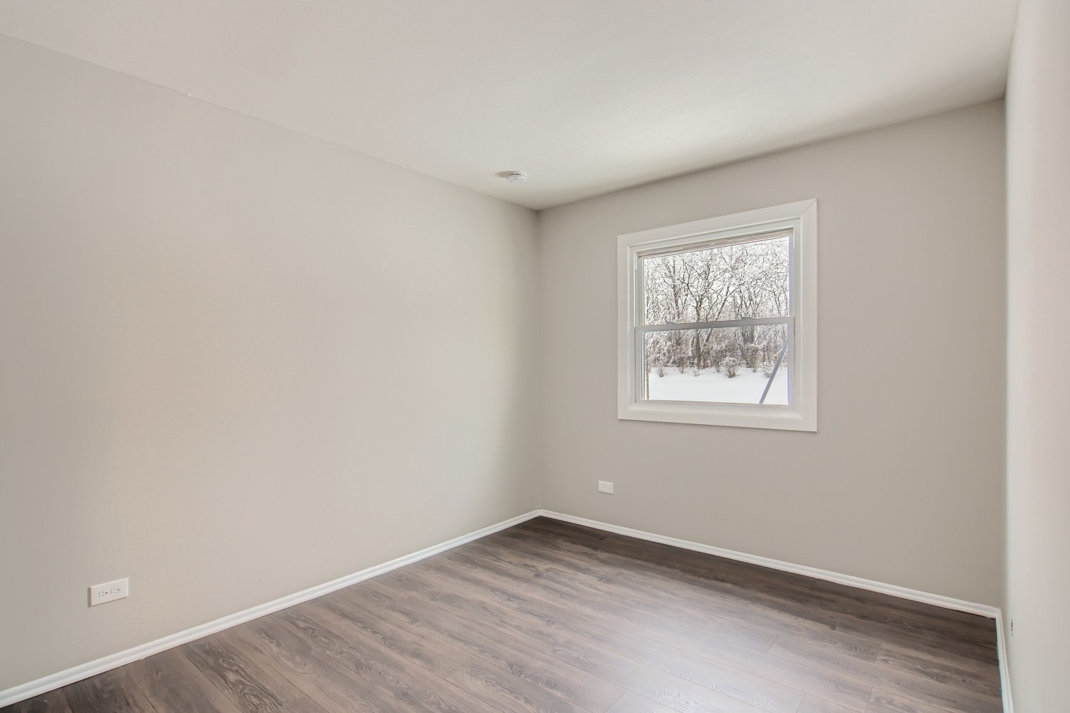 185 Rita Court, Unit A Bartlett, IL 60103 - Photo 10 of 11 an empty room with a window
