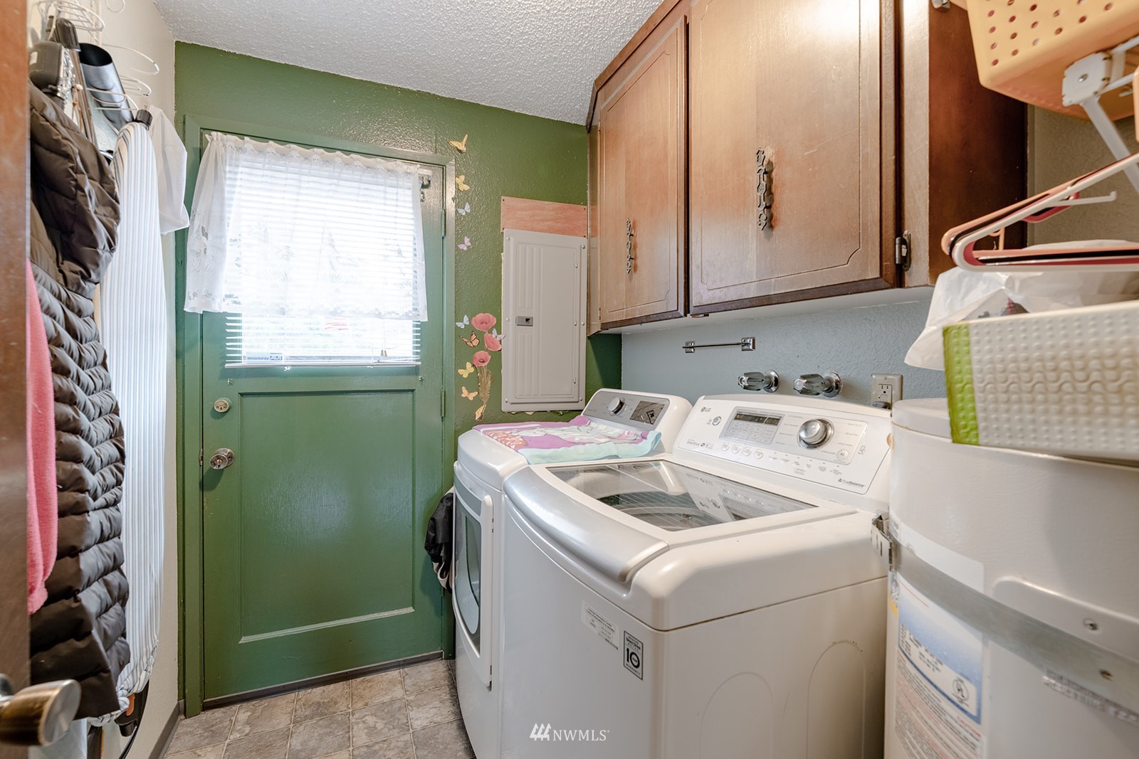 1209 Dundee Drive Cosmopolis, WA 98537 - Photo 22 of 36 a utility room with dryer and washer
