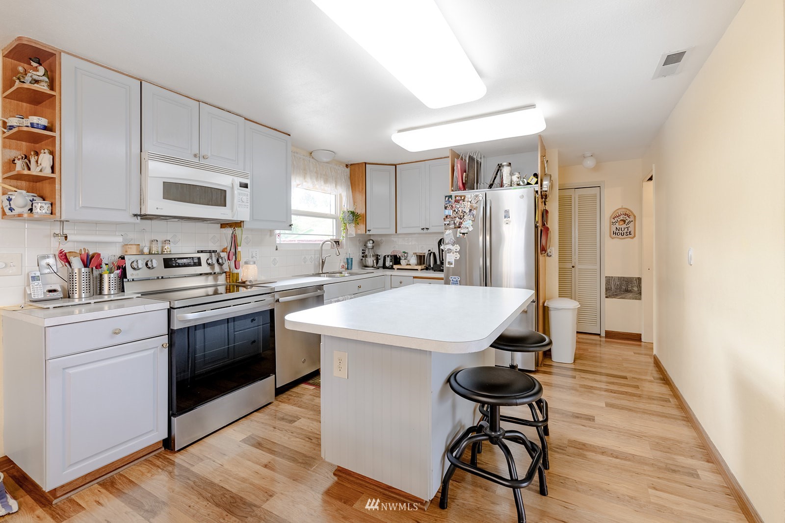 1209 Dundee Drive Cosmopolis, WA 98537 - Photo 27 of 36 a kitchen with stainless steel appliances a stove a sink dishwasher and a refrigerator