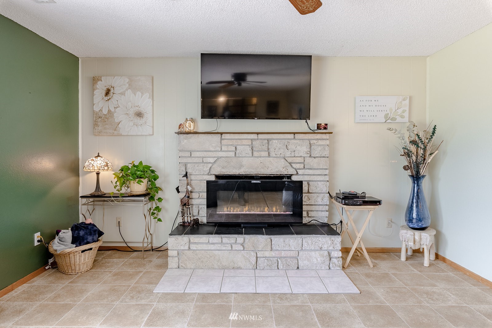 1209 Dundee Drive Cosmopolis, WA 98537 - Photo 35 of 36 a living room with furniture and a fireplace