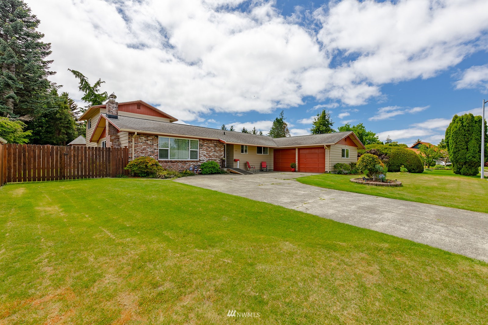 1209 Dundee Drive Cosmopolis, WA 98537 - Photo 4 of 36 a view of house that has a big yard