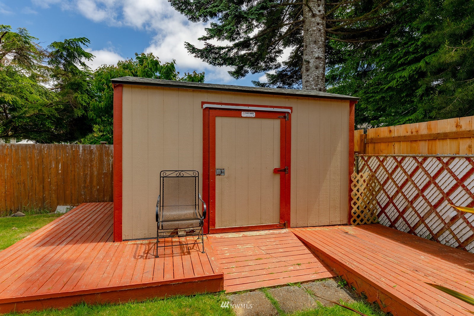 1209 Dundee Drive Cosmopolis, WA 98537 - Photo 9 of 36 a view of backyard with wooden floor and fence