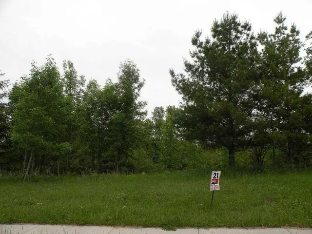 $29,900 | 290 Moraine Drive, Ripon, WI 54971