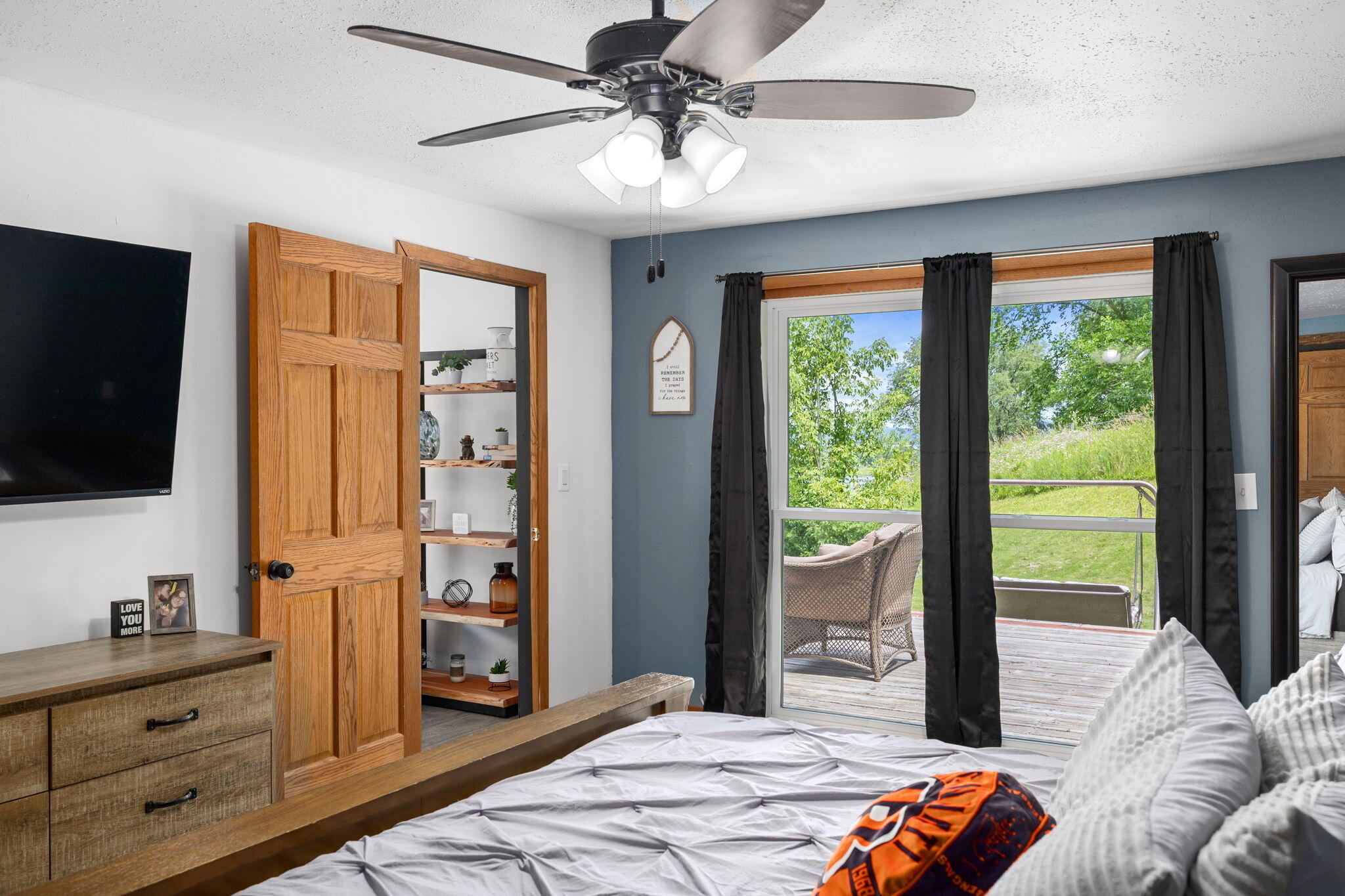 46825 Oak Hill Road Dresbach, MN 55947 - Photo 10 of 25 Primary Bedroom