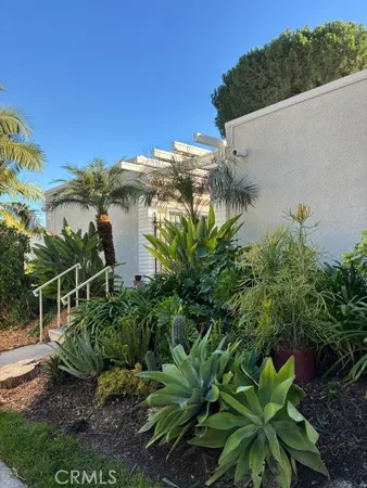 a view of entryway front of house