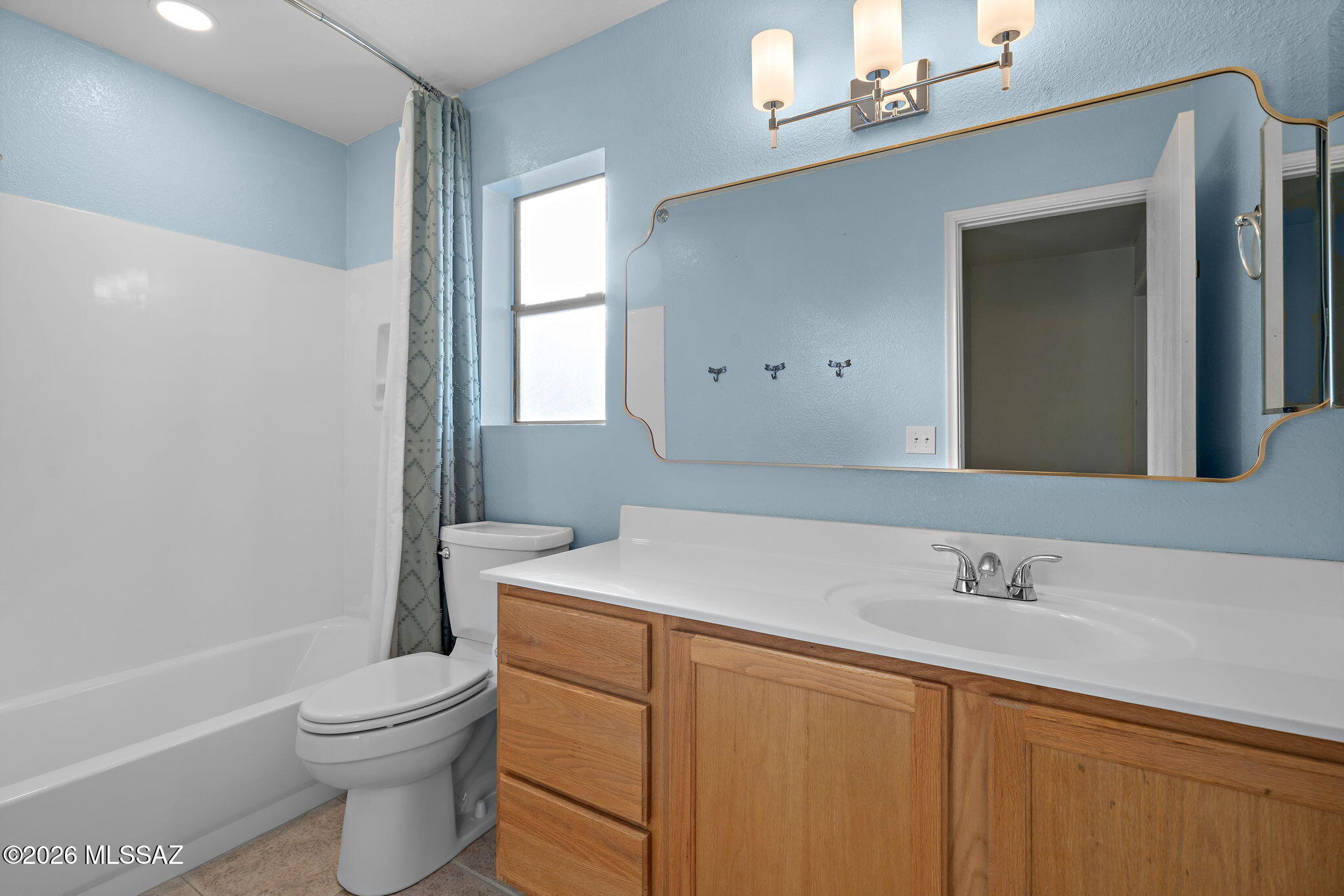 2663 West Fanbrook Road Tucson, AZ 85741 - Photo 28 of 36 Upstairs Guest Bath