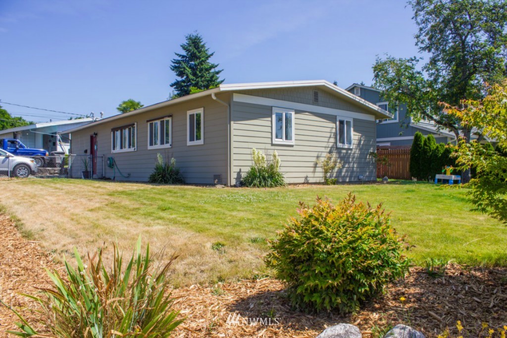 550 Ferndale Avenue Northeast Renton, WA 98056 - Photo 1 of 16 Gallery Image 1