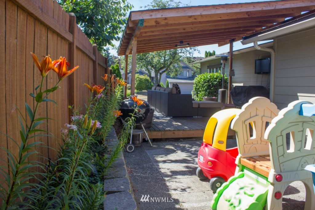 550 Ferndale Avenue Northeast Renton, WA 98056 - Photo 12 of 16 Gallery Image 12