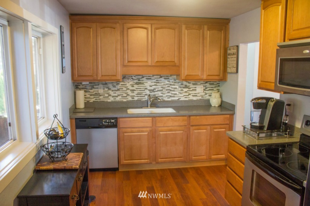 550 Ferndale Avenue Northeast Renton, WA 98056 - Photo 4 of 16 Gallery Image 4