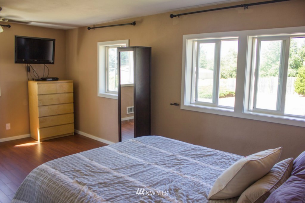 550 Ferndale Avenue Northeast Renton, WA 98056 - Photo 7 of 16 Gallery Image 7