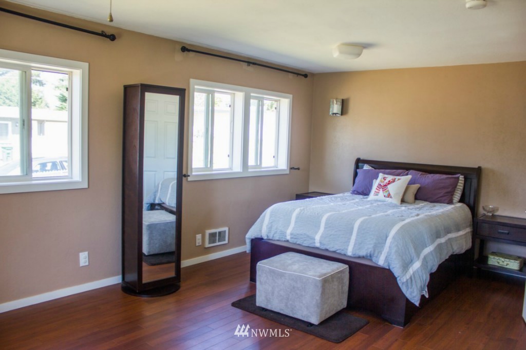 550 Ferndale Avenue Northeast Renton, WA 98056 - Photo 8 of 16 Gallery Image 8