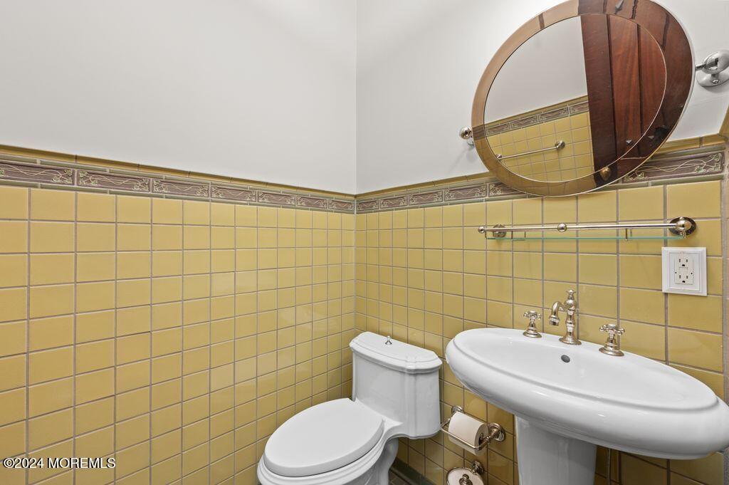 2 Browns Dock Road Rumson, NJ 07760 - Photo 50 of 74 Second Floor Guest Bathroom