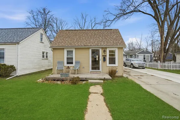 $155,000 | 20919 Hollywood Street, Harper Woods, MI 48225