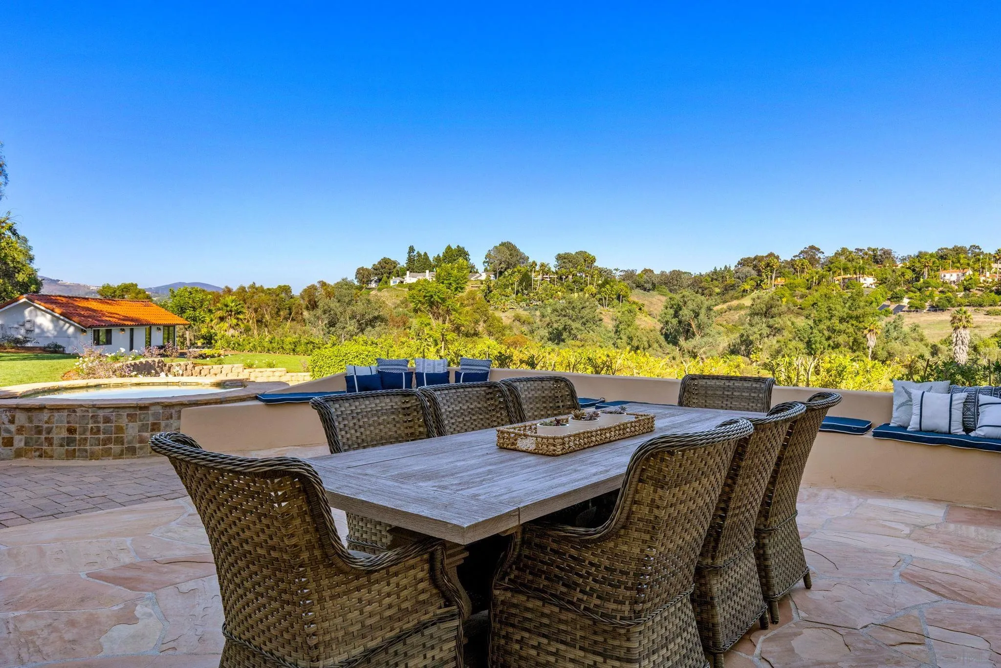 2550 Teten Way Encinitas, CA 92024 - Photo 4 of 23