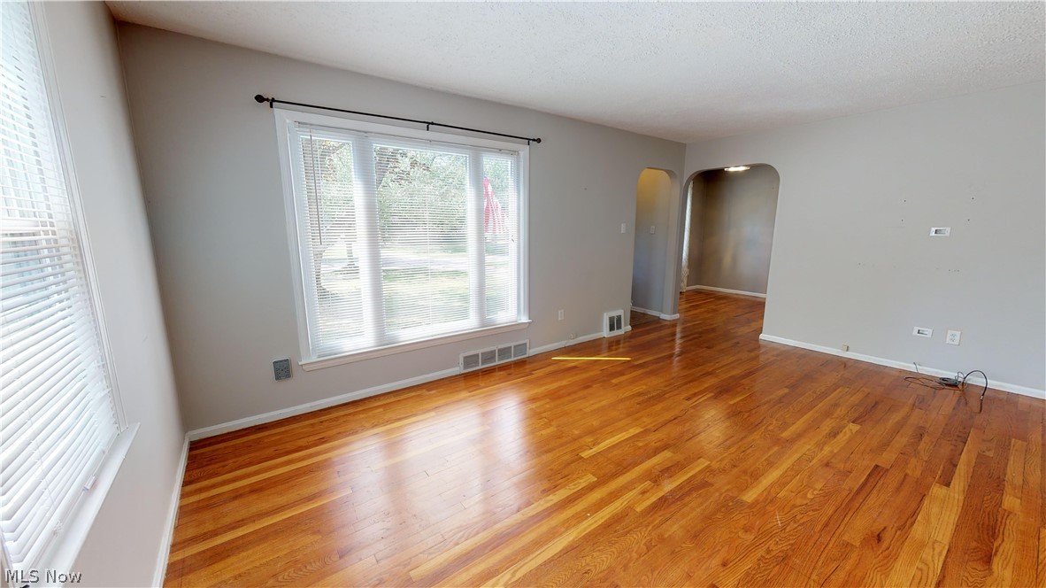 1619 Edgefield Road Lyndhurst, OH 44124 - Photo 4 of 21