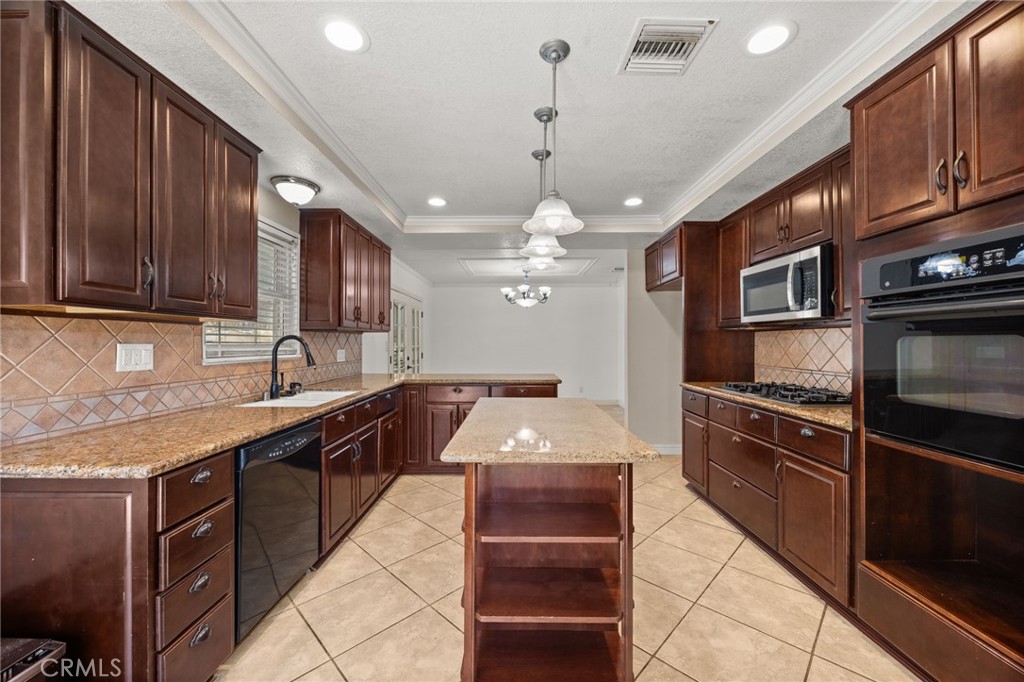 10937 Desert Sand Avenue Riverside, CA 92505 - Photo 11 of 46
