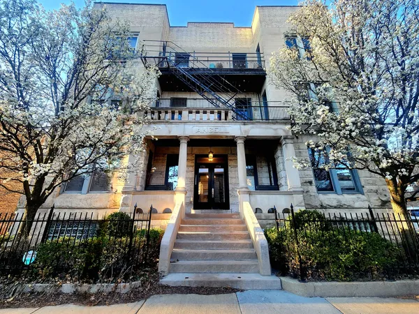 $2,100 | 1714 West Leland Avenue, Unit 3B, Chicago, IL 60640