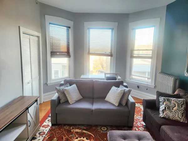 $2,100 | 1714 West Leland Avenue, Unit 3B, Chicago, IL 60640