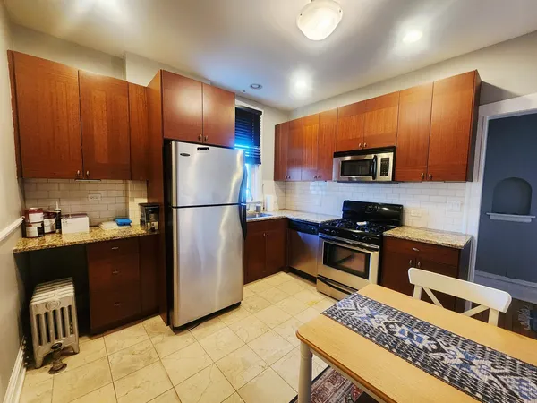 $2,100 | 1714 West Leland Avenue, Unit 3B, Chicago, IL 60640