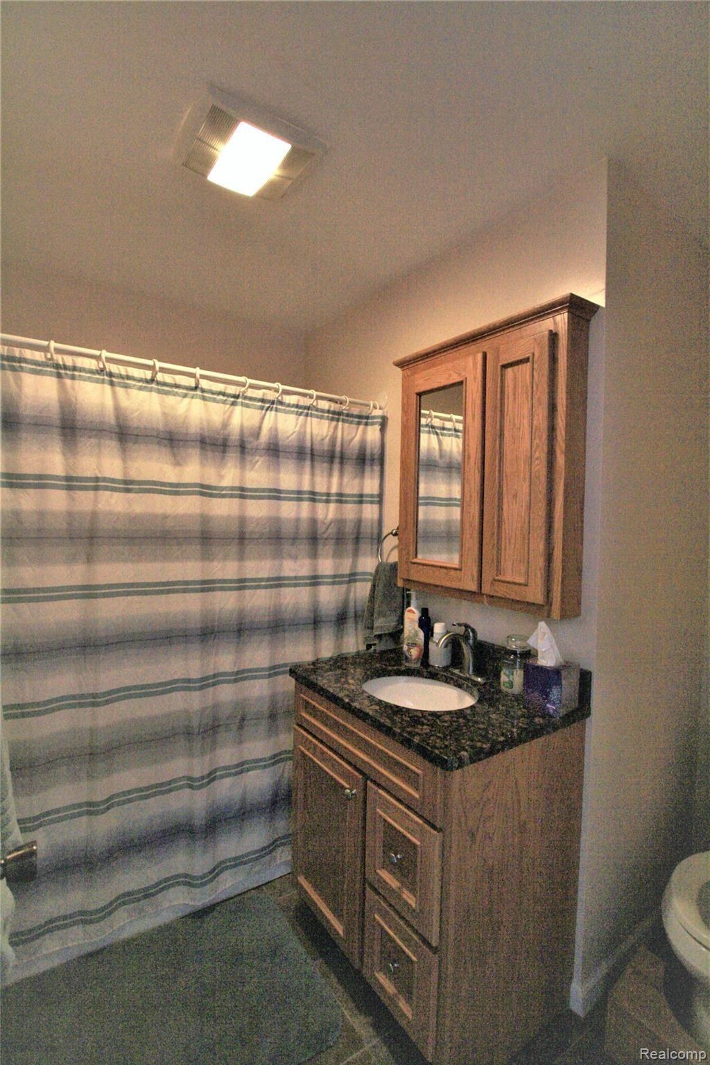 6067 East Pierson Road Flint, MI 48506 - Photo 11 of 24 IMG_4930.JPG