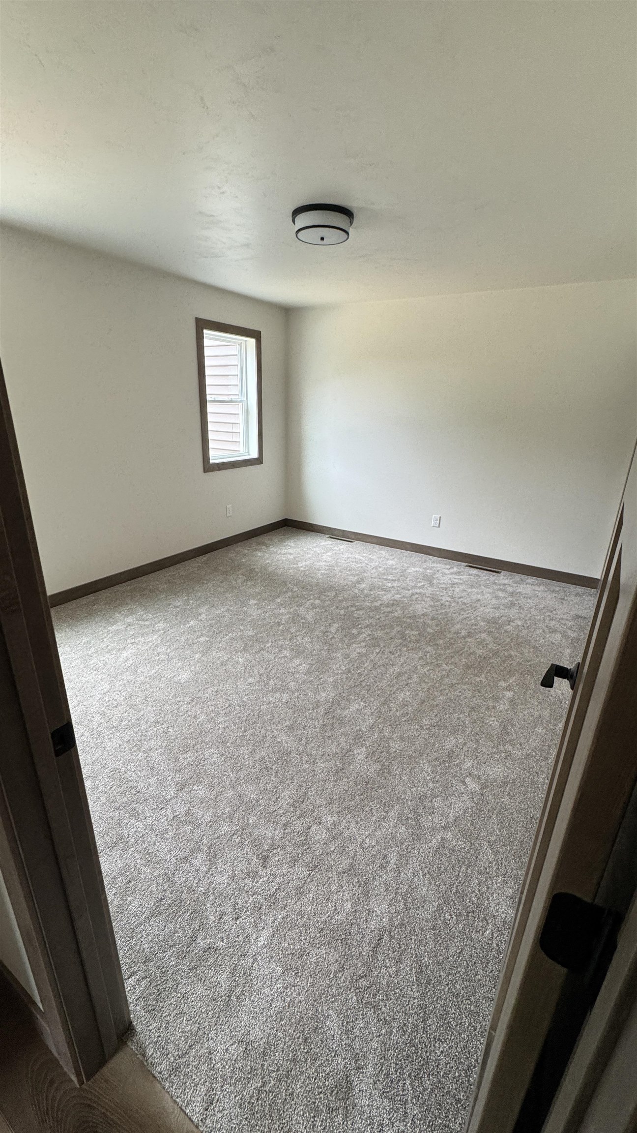709 Robin Street New London, WI 54961 - Photo 21 of 35
