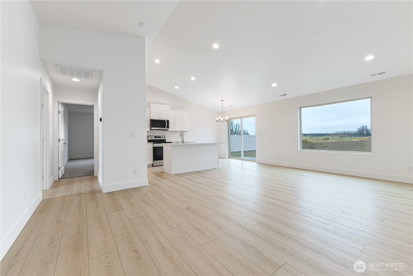 4259 Sandy Street Moses Lake, WA 98837 - Photo 4 of 19