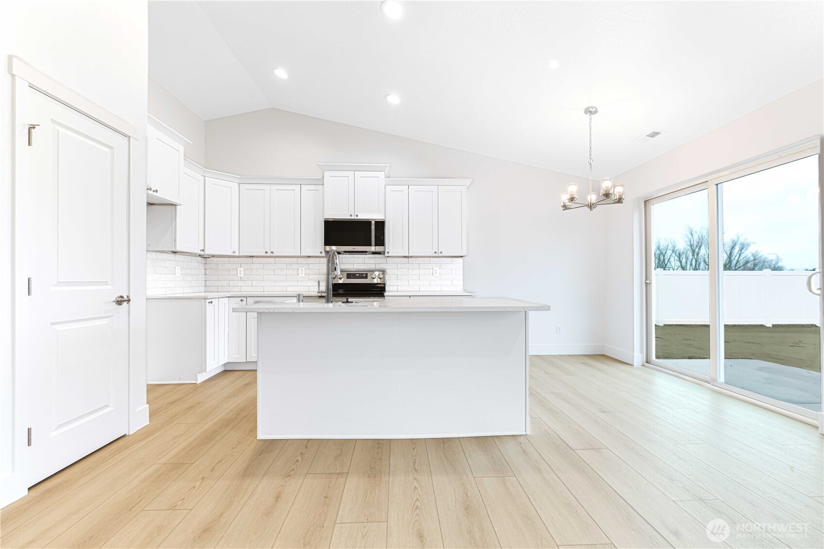 4259 Sandy Street Moses Lake, WA 98837 - Photo 5 of 19