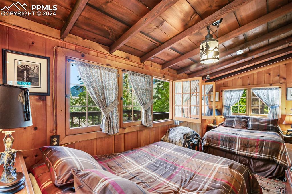 6015 Sioux Trail Cascade, CO 80809 - Photo 21 of 50 a bedroom with two beds and a large window