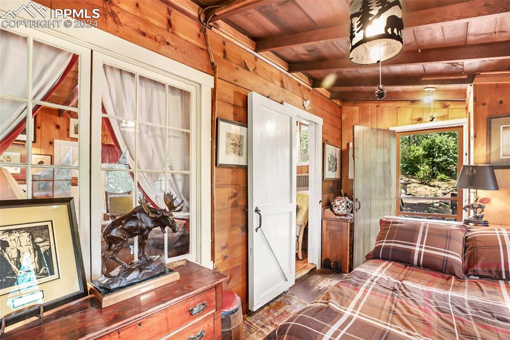 6015 Sioux Trail Cascade, CO 80809 - Photo 25 of 50 a very nice looking room with a large window