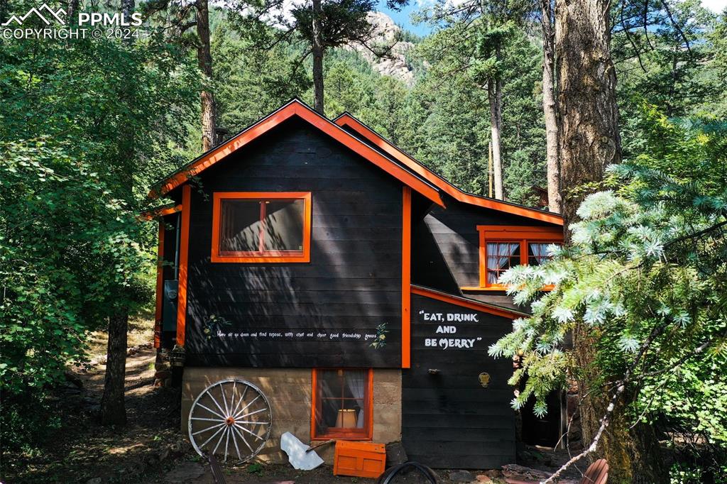 6015 Sioux Trail Cascade, CO 80809 - Photo 47 of 50 a sign on the side of a road