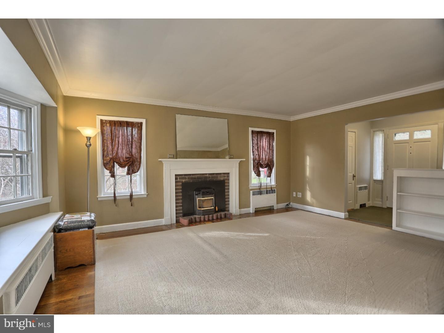 2012 Steuben Road Reading, PA 19602 - Photo 9 of 24 Living Room