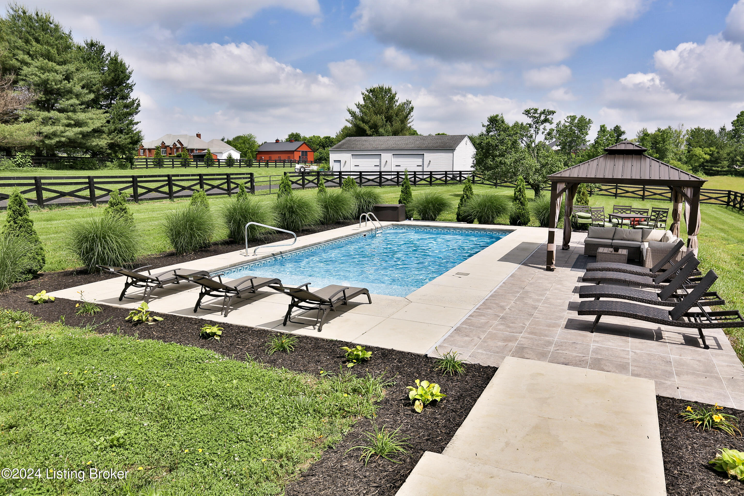 584 Veechdale Road Simpsonville, KY 40067 - Photo 3 of 69 CT6C9894
