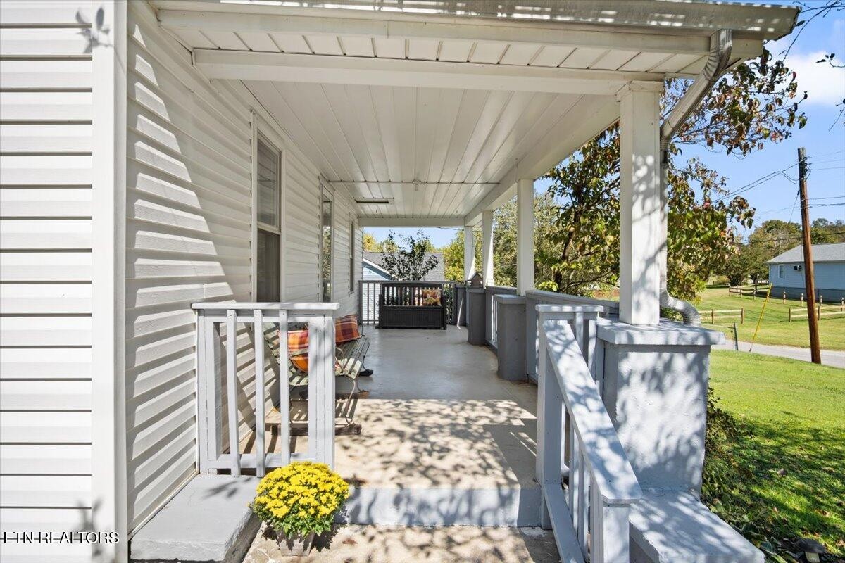1611 Edds Road Knoxville, TN 37914 - Photo 4 of 28