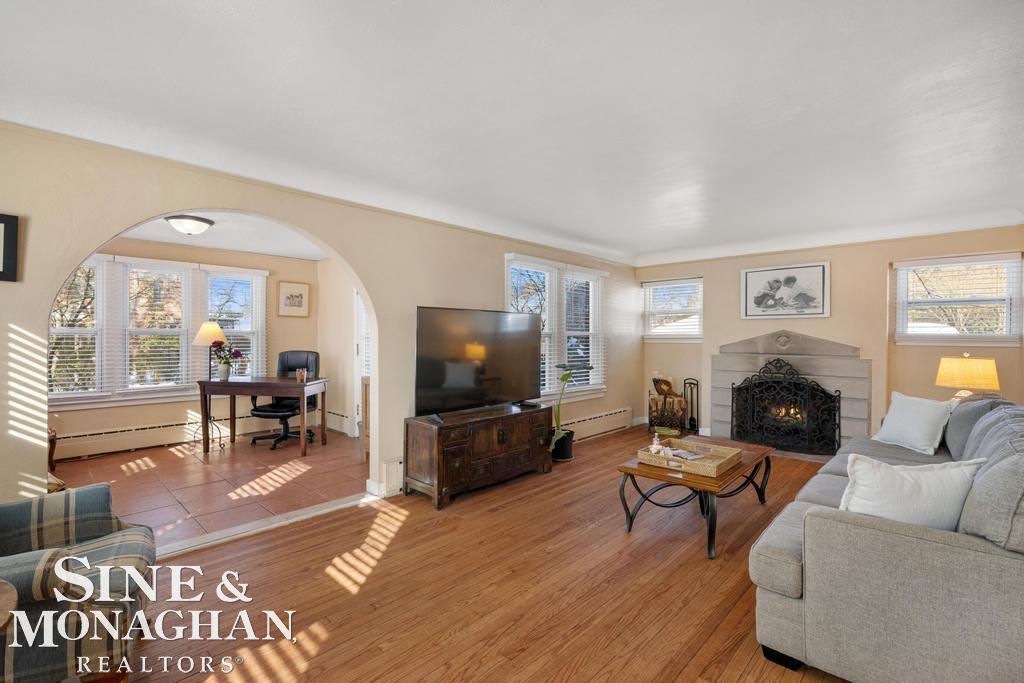 1264 Bishop Road Grosse Pointe, MI 48230 - Photo 5 of 59 50198814-27dd9592-5dee-4e98-8081-d09286212290.JPG