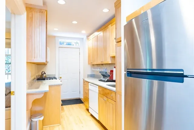 $3,000 | 21 East Concord Street, Unit 1, Boston, MA 02118