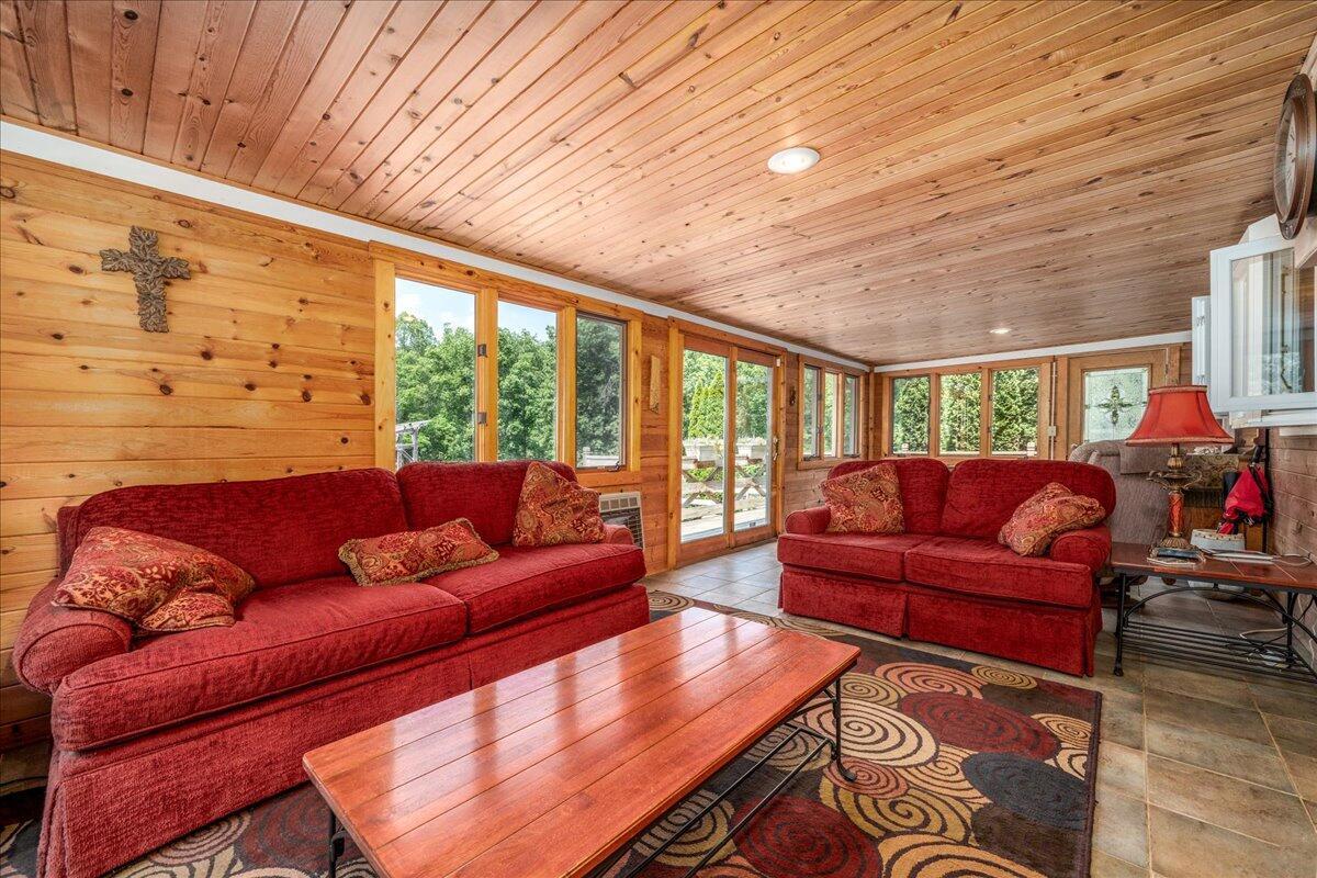 37000 Kingsbury Road Pomeroy, OH 45769 - Photo 16 of 69 living room