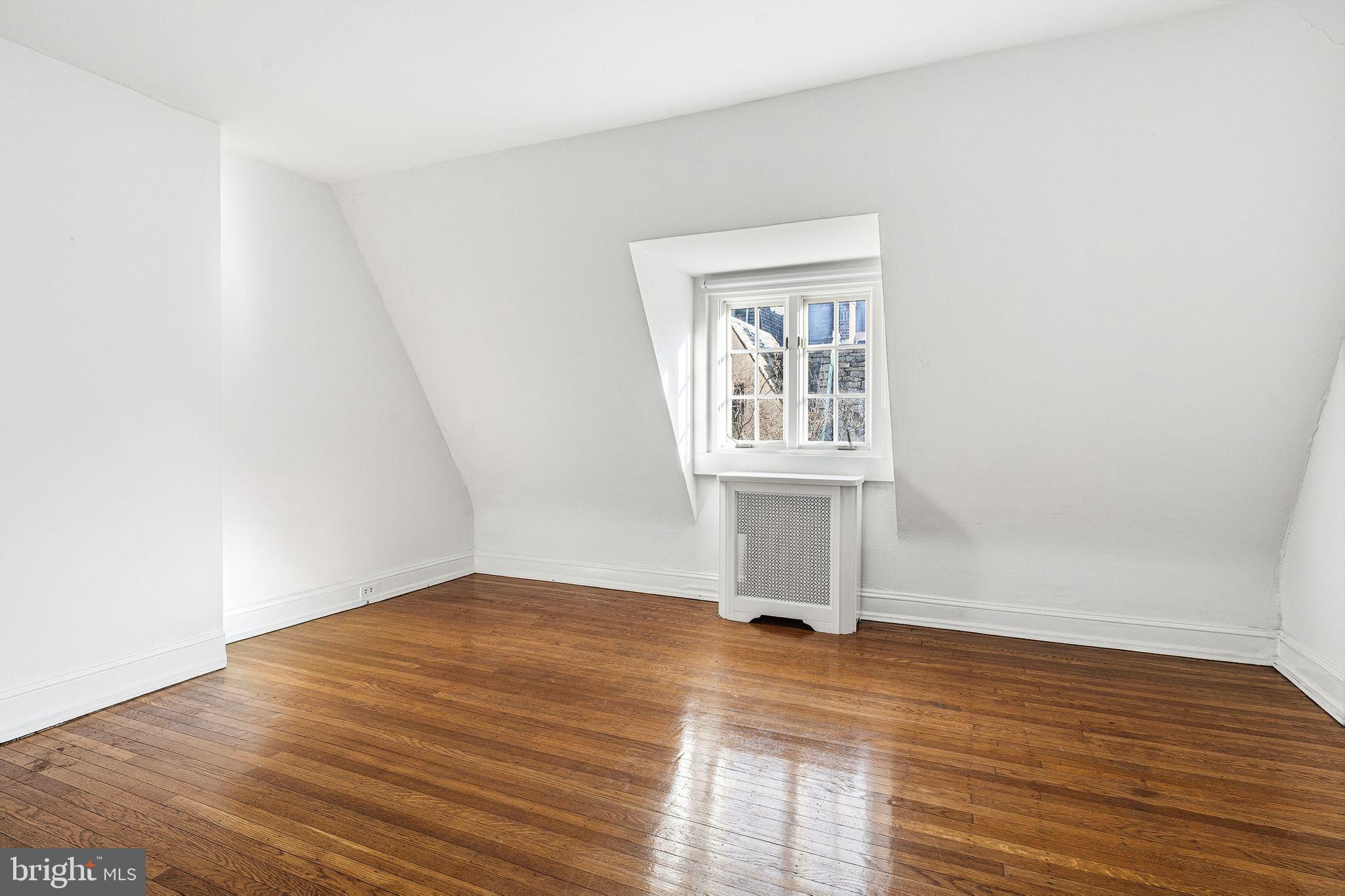 2139 St James Place Philadelphia, PA 19103 - Photo 27 of 44 Third Floor Front Bedroom