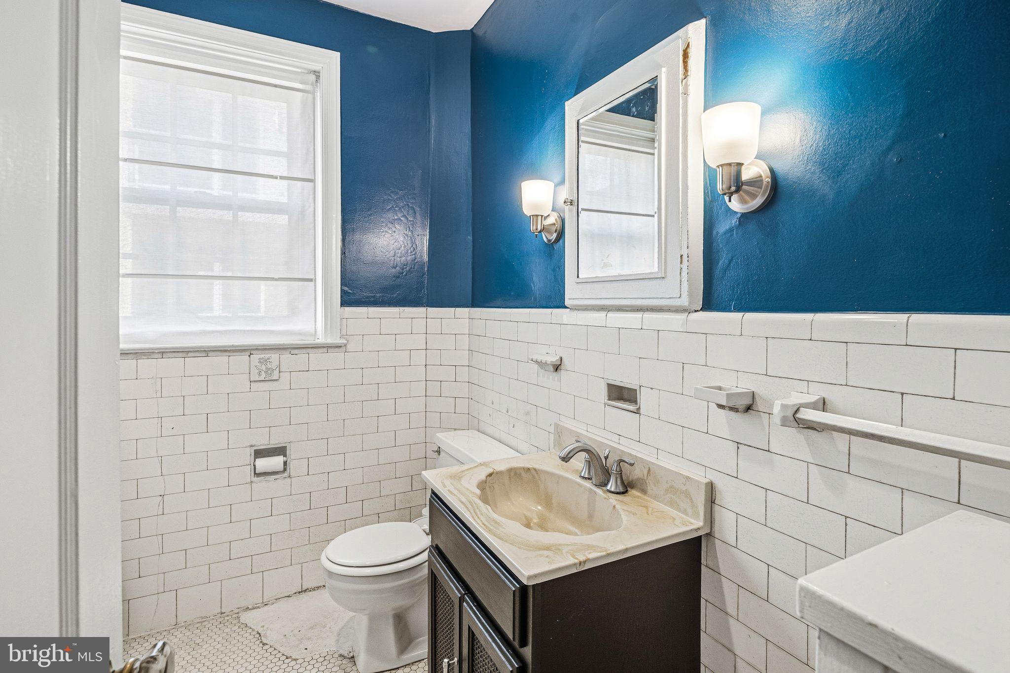2139 St James Place Philadelphia, PA 19103 - Photo 31 of 44 Second Floor Full Bathroom