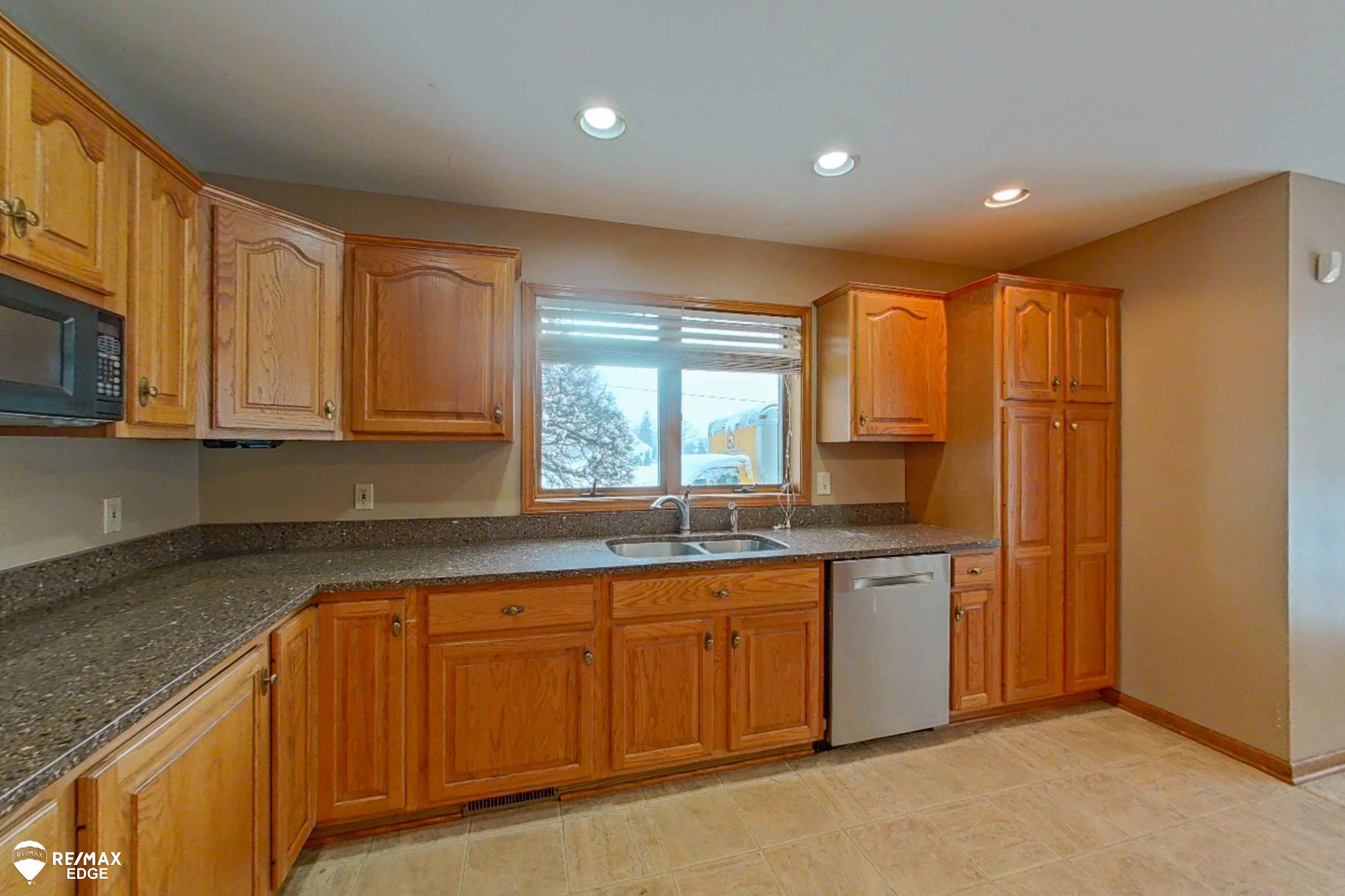 909 Myers Road Lapeer, MI 48446 - Photo 14 of 36 50131452-d6e42c21-eb9b-4b8f-80f0-35e035f366f1.JPG